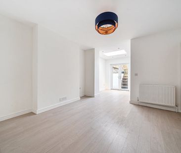 4 bedroom terraced house to rent - Photo 2