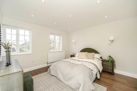 East Close, Ealing, W5 - Photo 5