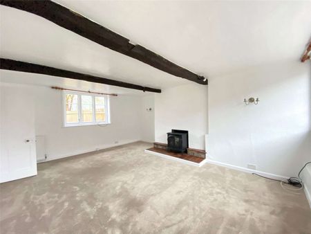 A charming cottage nestled in a peaceful yet convenient location. - Photo 2