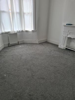 2 Bed Flat, Edinburgh Road, E17 - Photo 1