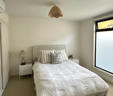 STYLISH TOWNHOUSE WITH INDOOR & OUTDOOR FLAIR! - Photo 4