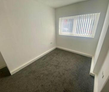 3 bedroom flat to rent - Photo 5