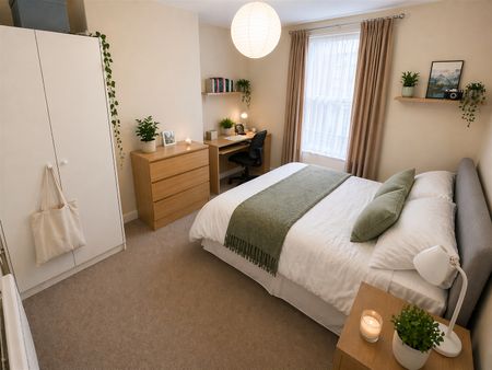 5 bedroom terraced house to rent - Photo 3