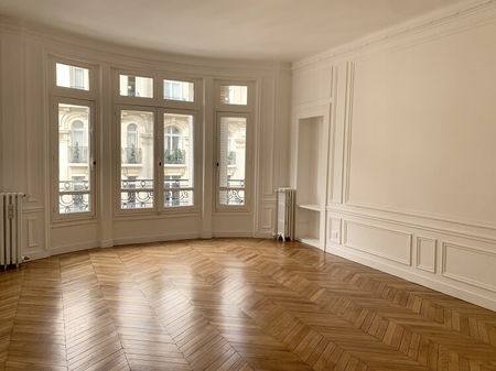 Appartement • Paris 8ème - Photo 4