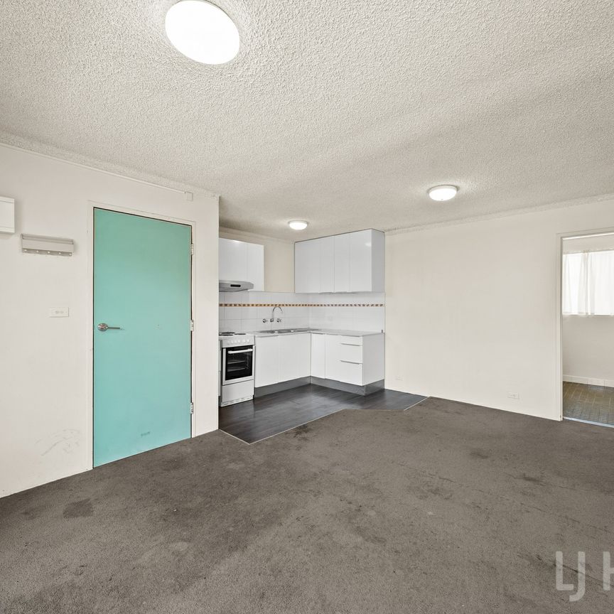 Riverside Living in Queanbeyan East - Renovated 2 Bedroom Unit - Photo 1