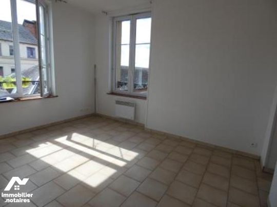 ORBEC - Centre ville, place de la mairie. Appartement en duplex - Photo 1