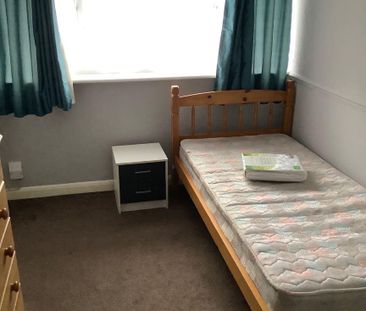 1 bed house / flat share to rent in Conifer Close, Colchester - Photo 4