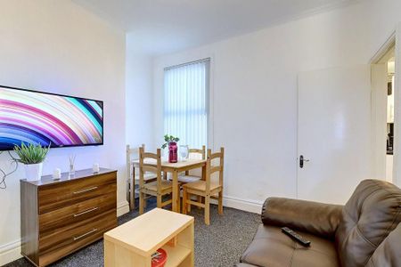 4 bedroom property to rent - Photo 3