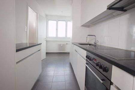 Helle 3.5-Zimmerwohnung im 16. Stock - Foto 3