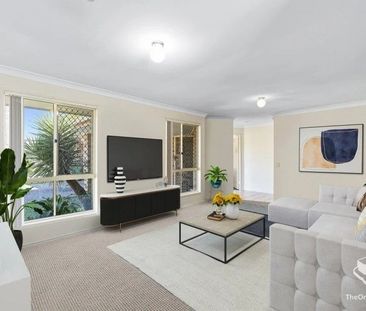 Spacious 4-Bedroom Family Home in Prime Parkwood Location - Photo 2