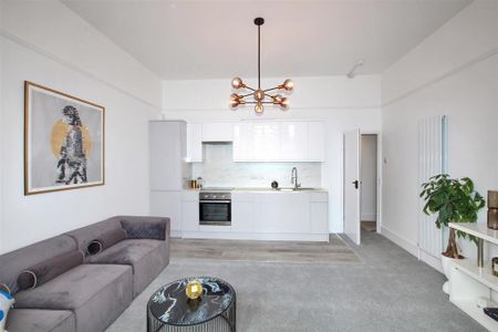 2 bedroom ground floor flat to rent - Photo 2