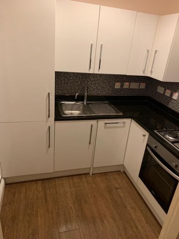 1 Bed Flat, Whipps Cross Road, E11 - Photo 3