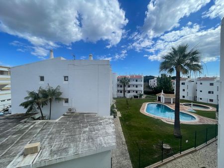 Apartamento T0 muito bem localizado em Vilamoura, com piscina. - Photo 2