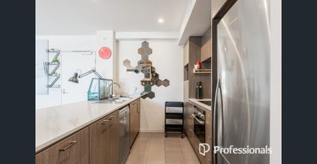 Executive Furnished Apartment with Sweeping Views & Resort-Style Amenities! - Photo 3