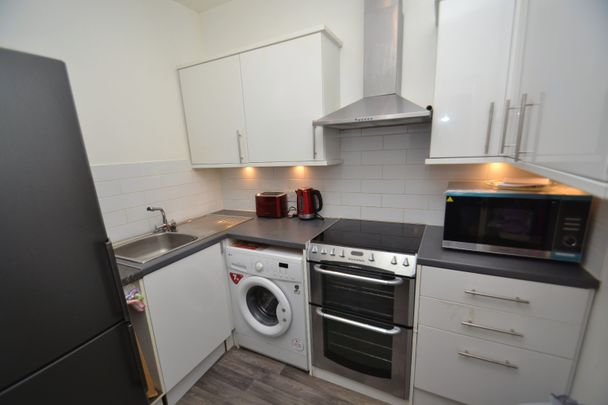 2 bed flat to rent in Shawlands, Glasgow, G41 - Photo 1