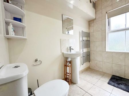 1 bedroom in a house share to rent - Photo 5