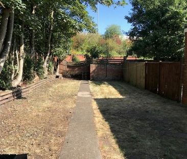 2 bedroom end of terrace house to rent - Photo 2