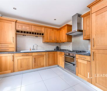 3 bedroom house to rent Sandmartin Close, Buckingham, Buckinghamshi... - Photo 4