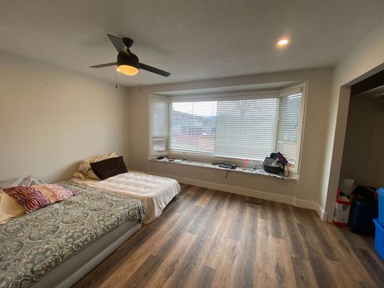 Recently Upgraded Spacious 3 bed / 2 bath Main Floor - Photo 1