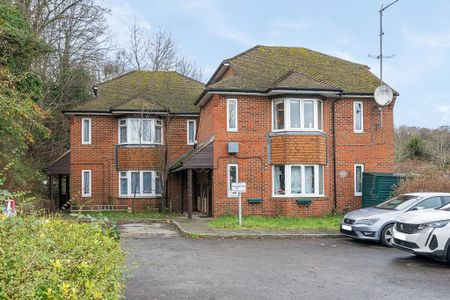 2 bedroom maisonette to rent - Photo 2