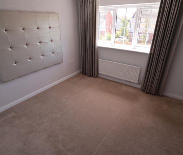 4 bedroom detached house to rent - Photo 3