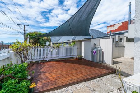 Modernised three bedroom home - Close to CBD and transport - Photo 5