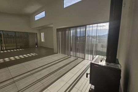 Well Maintained Family Home - Photo 3