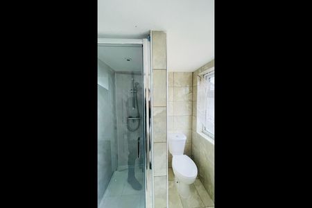 3 Bed Flat, East Ham, E6 - Photo 5