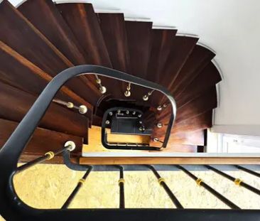 Sfeervol duplexappartement met terras en 1 parking. - Photo 4