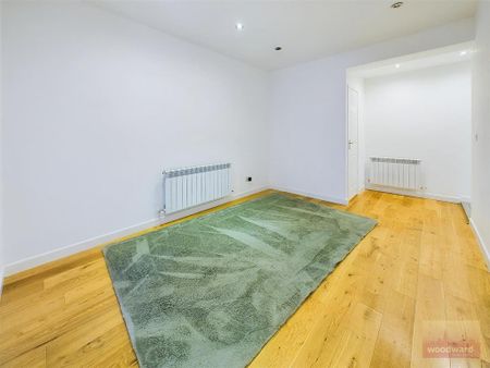3 bedroom flat to rent - Photo 4