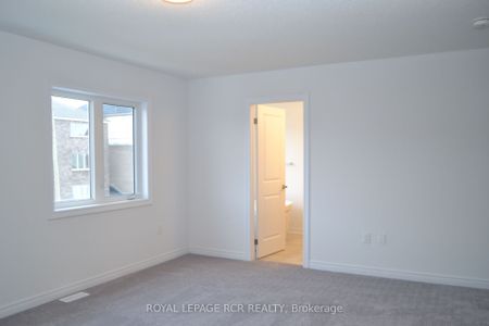 Detached Home For Lease | X8083042 - Photo 5