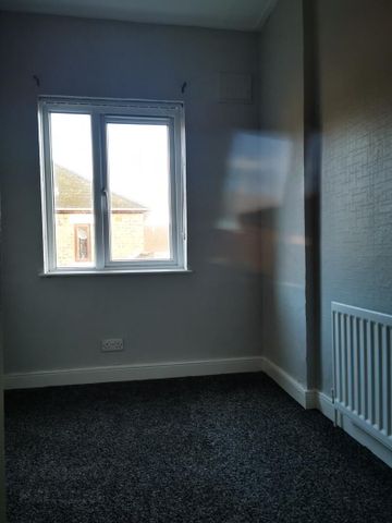 39 Dhu Varren Crescent, BT133FL, Belfast - Photo 2