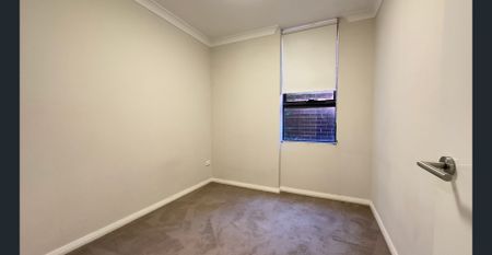 Great location and near new condition! - Photo 2