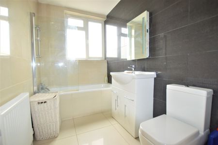 Fairholme Crescent, Hayes - Photo 2