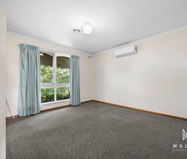 SPACIOUS THREE BEDROOM HOME WITH SOLAR POWER BACK-UP BATTERY - Photo 4