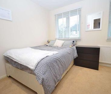 Coxbridge Meadow, Farnham, Surrey, GU9 - Photo 3