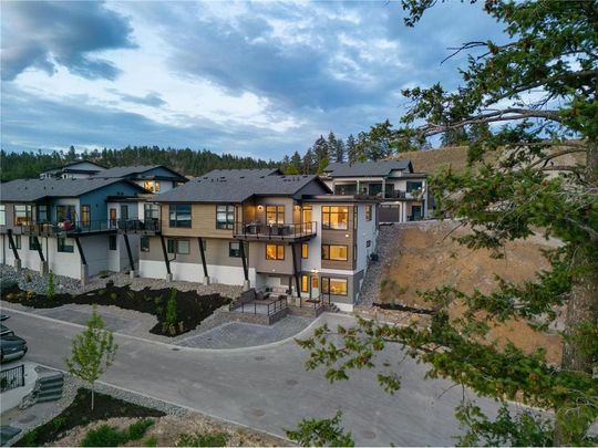 Gorgeous Townhome – McKinley Beach - Photo 1