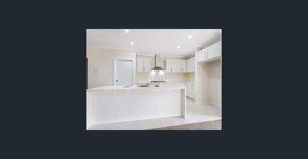 Beautiful and Contemporary Family Home - Photo 4