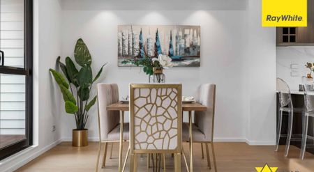 Elegant Three-Level Townhouse with Stunning Views in West Harbour - Photo 2