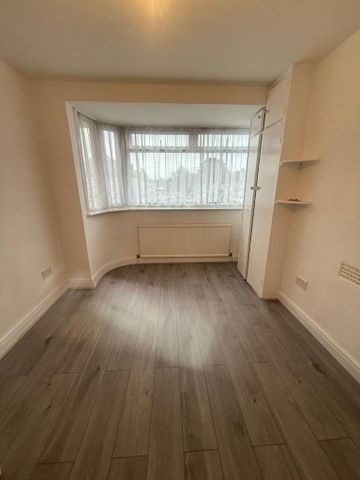 3 bedroom semi-detached house to rent - Photo 3