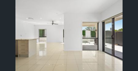 5 Bedroom Home 2 minutes from Varsity College Primary! - Photo 2