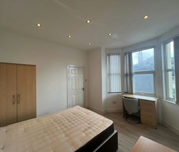 House share to rent on - Photo 1