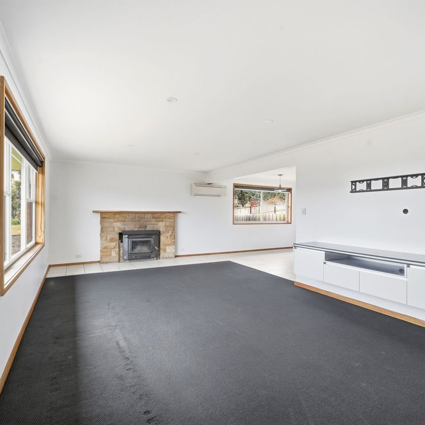 Spacious Living, Freshly Updated, Ready to Move In - Photo 1