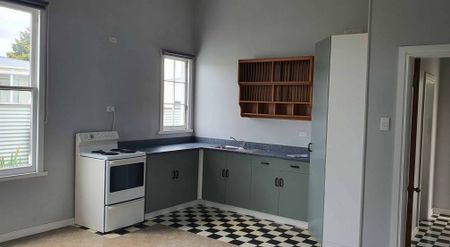 DEVON STREET, 4 BEDROOMS $500 P/W - Photo 3