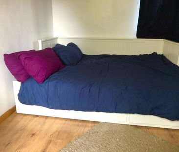 2 Bed Terraced House, Linton Gardens, E6 - Photo 4