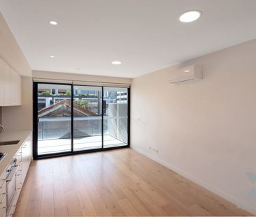 Modern Living in the Heart of South Melbourne - Photo 2