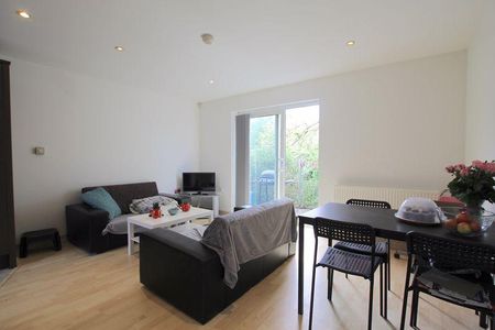 4 bedroom terraced house to rent - Photo 2