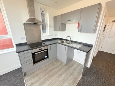 Newton Road, Yeovil, Somerset - Photo 2