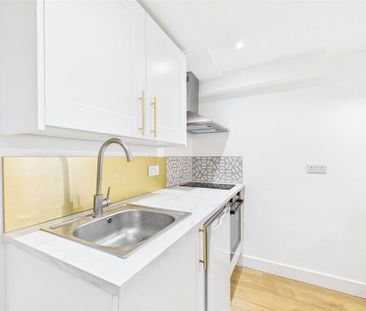 Studio to rent - Photo 2