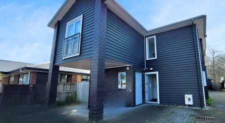 Furnished Studio Room in Hillcrest - Photo 3